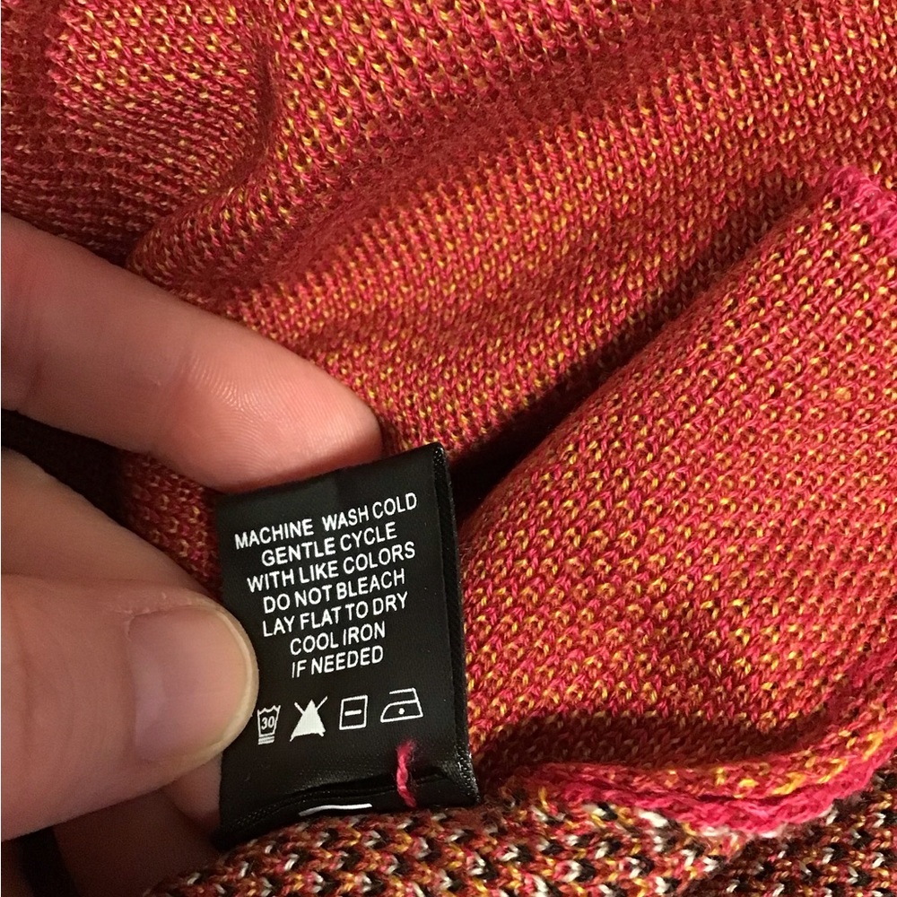 Elegant Red and Gold Open Cardigan - Picture 7 of 7